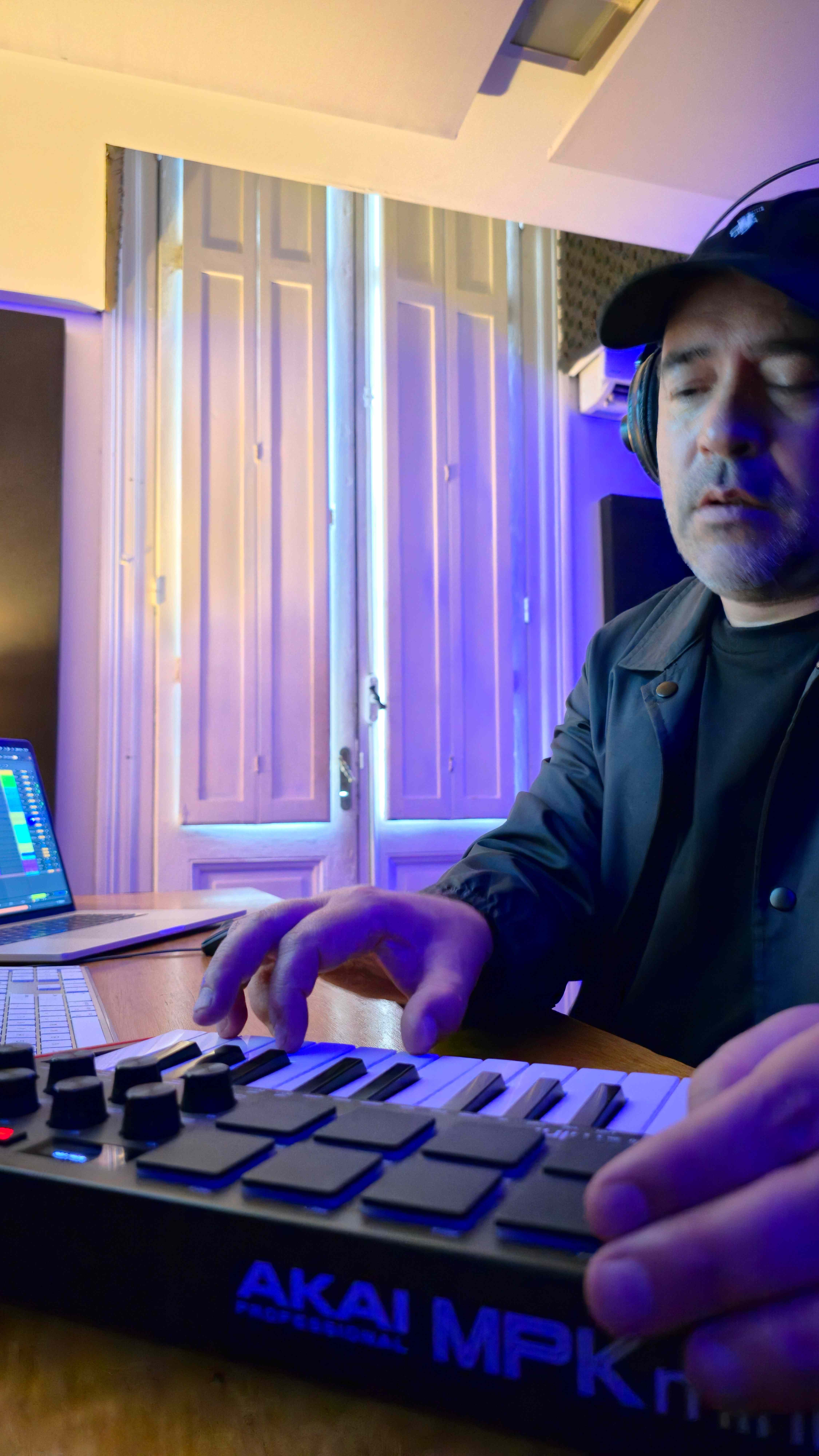 Tocando el AKAI MPK